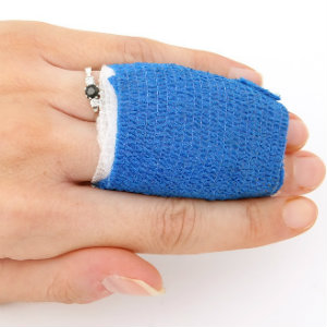 cast on two broken fingers
