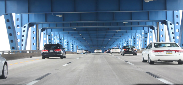 traffic on philadelphia bridge